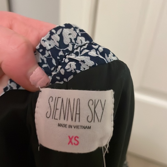 Navy Blue and white skirt - Picture 3 of 3